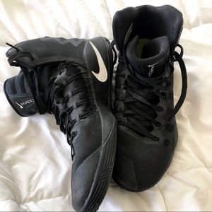 Black Men’s Nike Zoom Hyperdunk Basketball Shoes